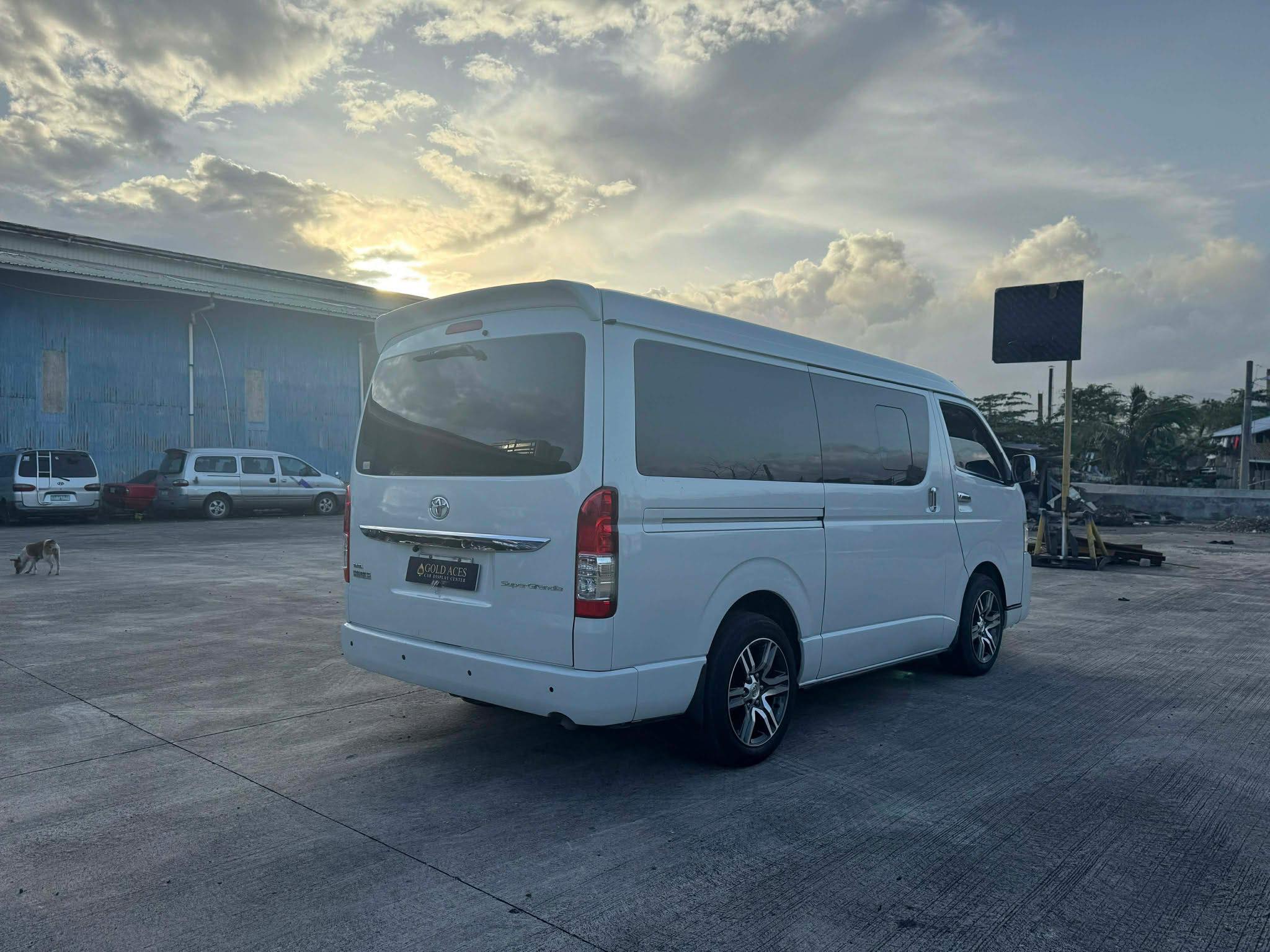 2016 TOYOTA HIACE SUPER GRANDIA 3.0L DSL AUTOMATIC TRANSMISSION - Image 5