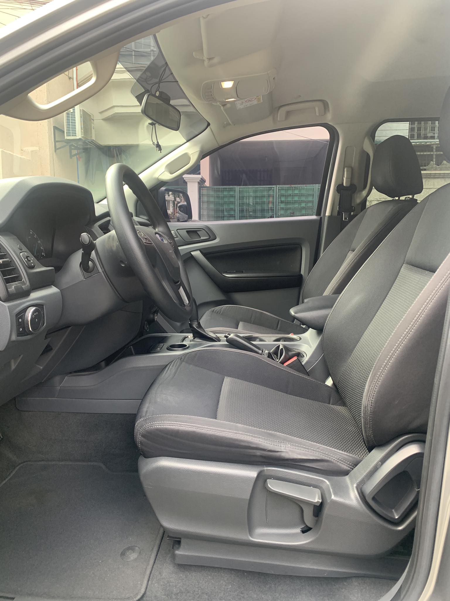 2016 FORD EVEREST AMBIENTE 2.2L 4X2 DSL AUTOMATIC TRANSMISSION - Image 5